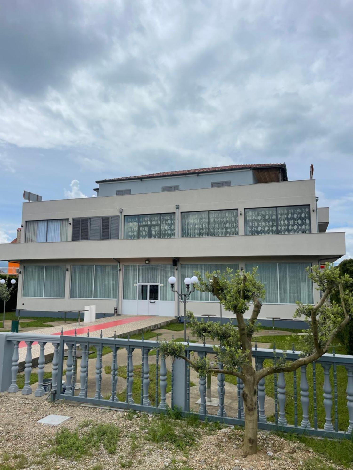 Hostel Internacional Grilë 外观 照片